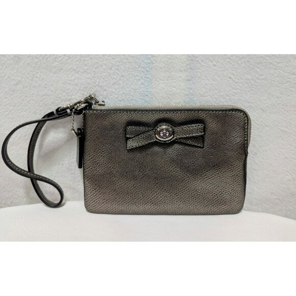 2015 Coach Turn Lock Bow Corner Zip Wristlet Wallet Gunmetal Silver F64648 - Picture 1 of 11